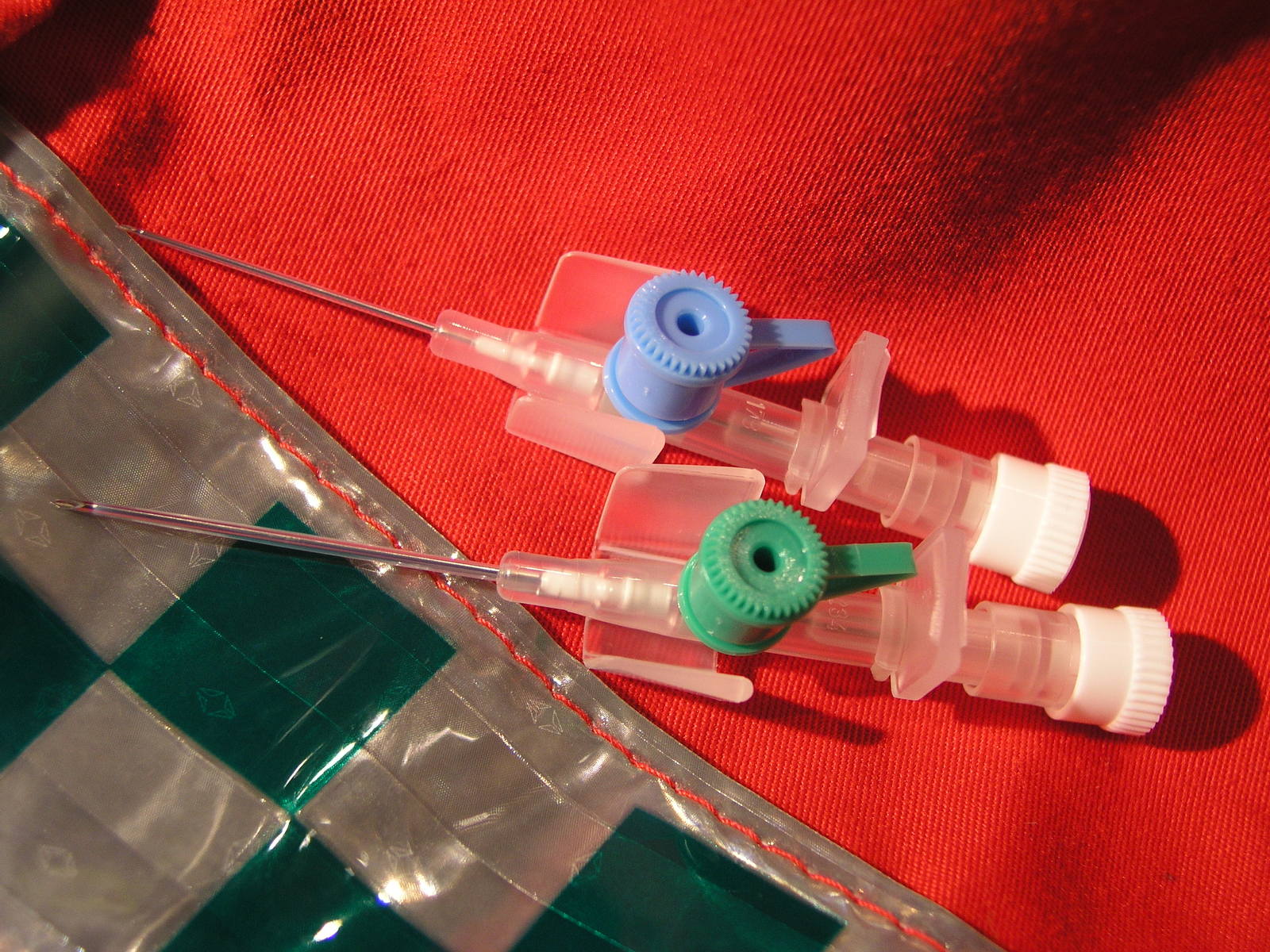 medical-syringes-venflons-and-1519264.jpg